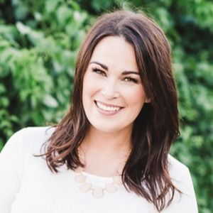 Meet your Posher, Courtney elizabeth